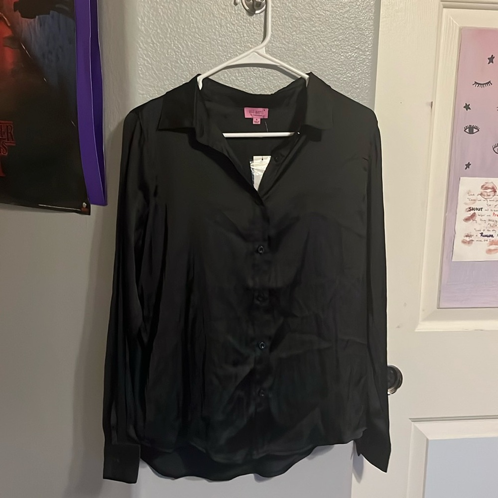 Mi Ami For Francesca’s Satin Button Up Blouse